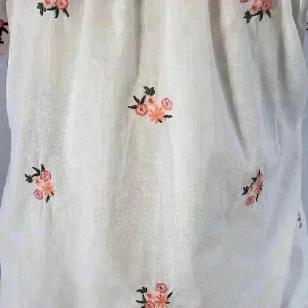 LOFT size XS white peasant blouse with embroirded flowers button down puff sleev